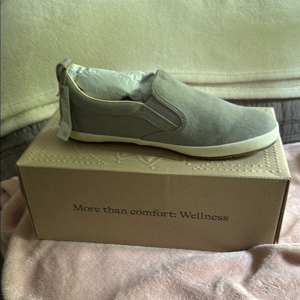 Taos Footwear Gray Slip-On Sneakers